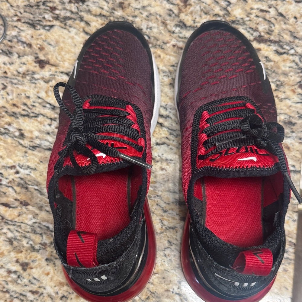 Nike Air Max 270 Black and Red Sneakers size 3.5 - Picture 2 of 3